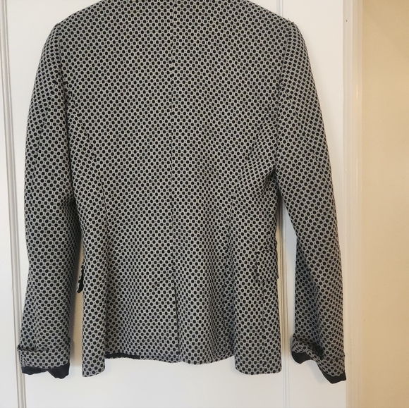 Blazer - Picture 4 of 4